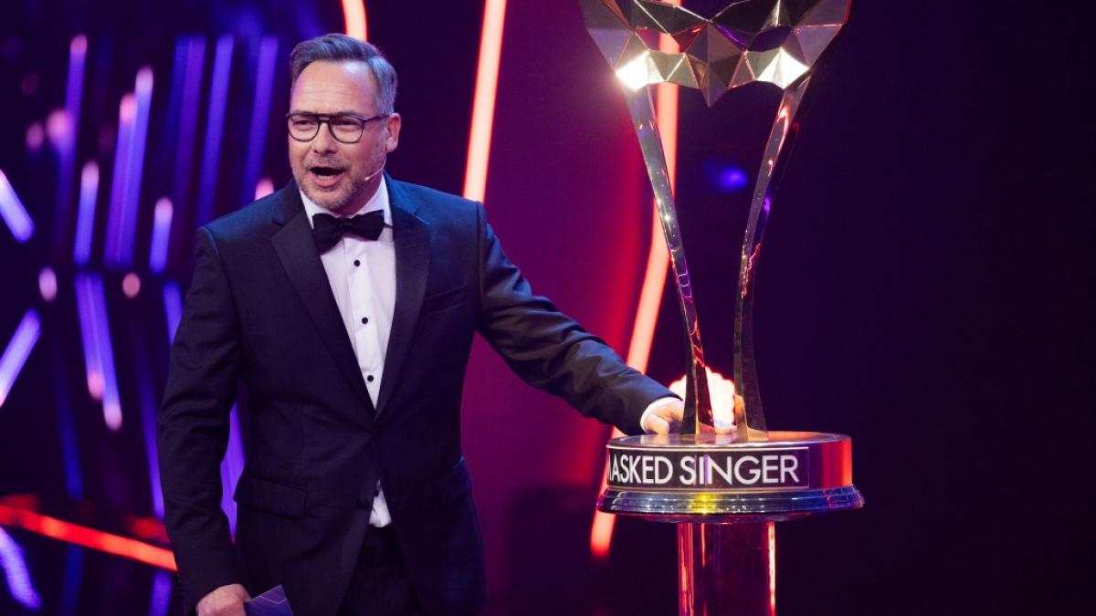 Matthias Opdenh&ouml;vel f&uuml;hrt auch in der aktuellen zehnten Staffel als Moderator durch "The Masked Singer" bei ProSieben. (Foto)