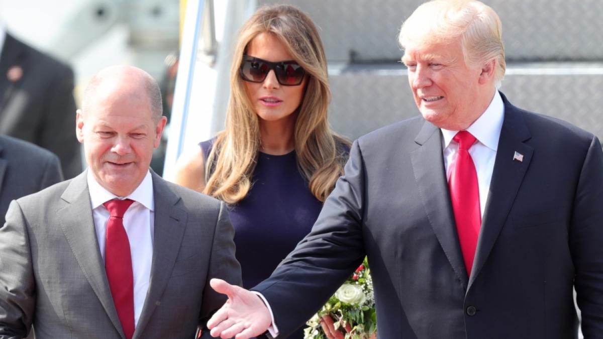 Das Archivfoto zeigt Olaf Scholz gemeinsam mit Donald Trump und dessen Ehefrau Melania. (Foto)