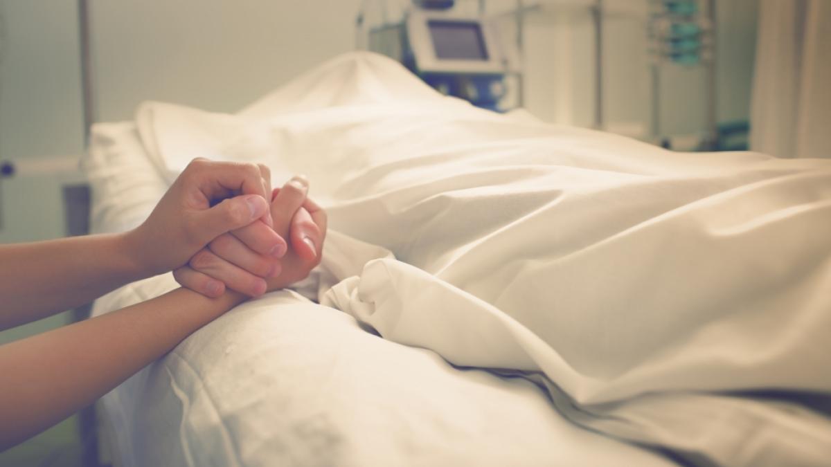 Trauer um Tony Ganios: Der Co-Star von Bruce Willis in "Stirb langsam 2" ist im Alter von nur 64 Jahren in einer Klinik gestorben (Symbolfoto). (Foto)