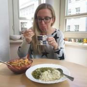 News.de-Redakteurin Susett Queisert stellt sich während des Selbsttests auch den größten Herausforderungen: dem Mittagessen der Kollegen.