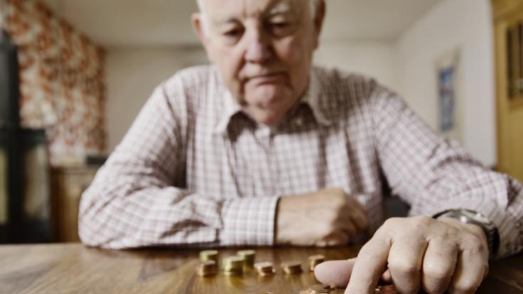 Viele Arbeitnehmer gehen später in Rente und bekommen weniger Geld. (Symbolfoto)