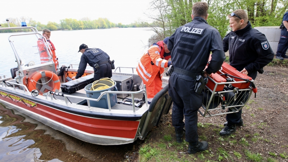 Die DLRG meldet einen Notfall im Wasser (Symbolbild). (Foto)