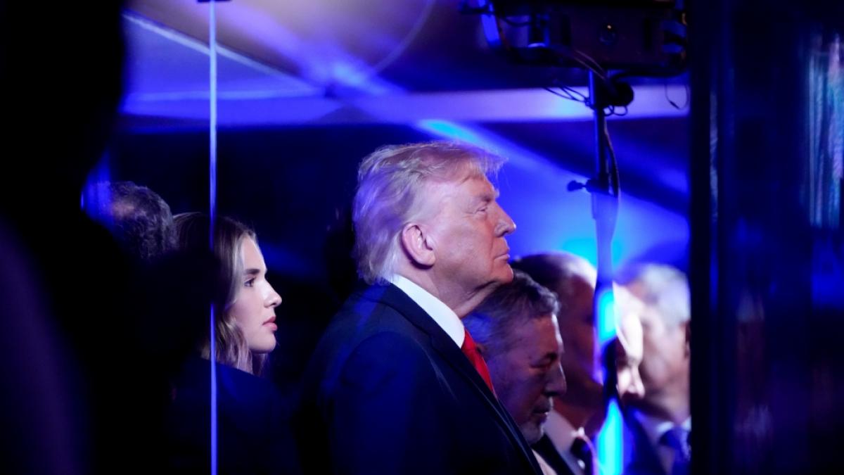 W&auml;hrend im Madison Square Garden die NBA-Finals tobten, k&auml;mpfte Donald Trump einen ganz anderen Kampf &ndash; gegen seine eigenen Augenlider. (Foto)
