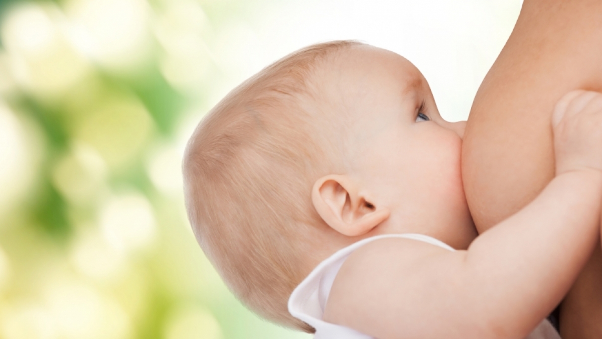 Weil sie nicht genug Muttermilch hatte, verd&uuml;nnte die Mutter diese. (Foto)