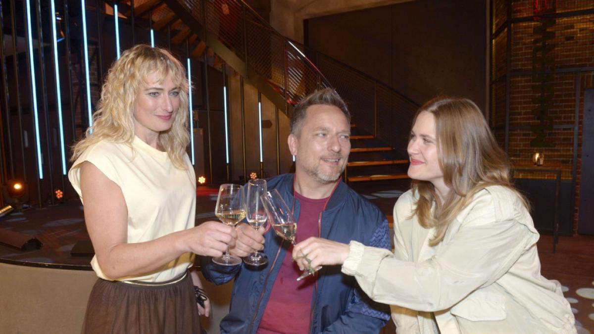 Hat Maren (Eva Mona Rodekirchen, l.) den Kampf um Michi (Lars Pape) bereits verloren? (Foto)