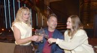 Hat Maren (Eva Mona Rodekirchen, l.) den Kampf um Michi (Lars Pape) bereits verloren?