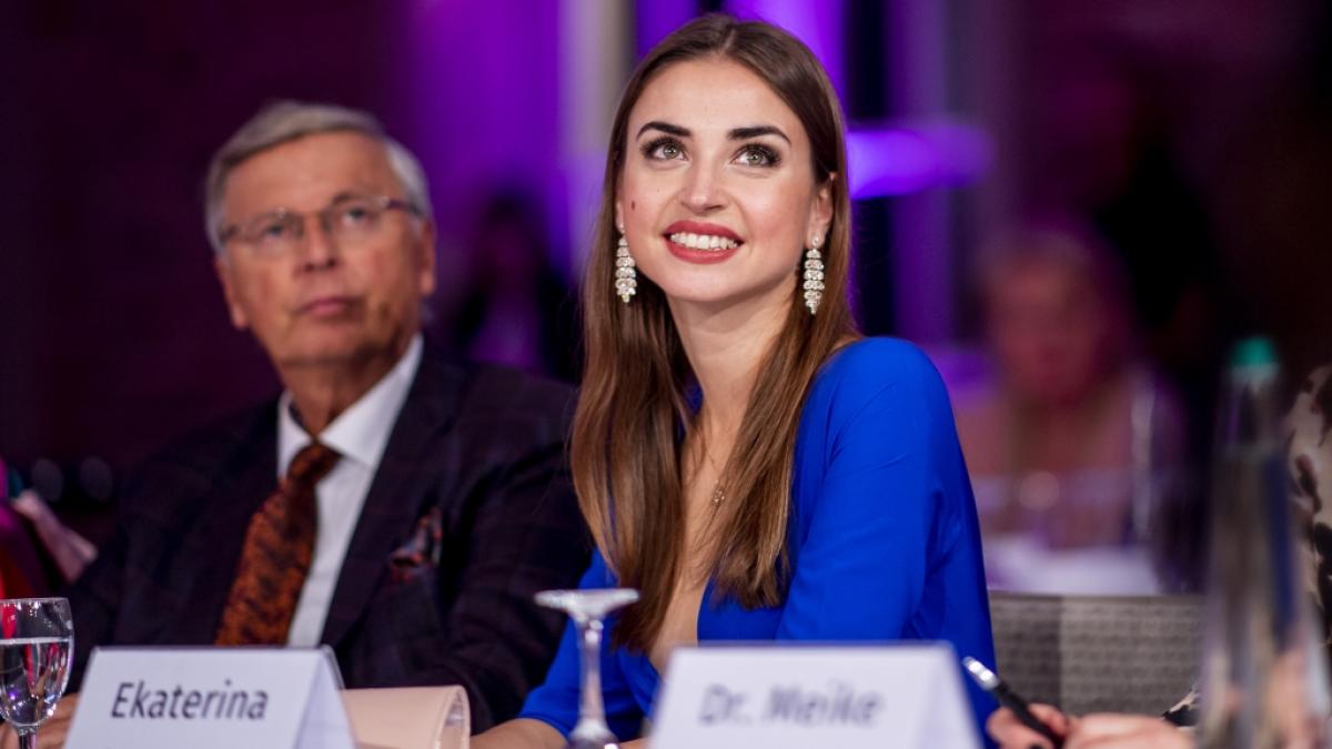 Im Bikini verdreht "Let's Dance"-T&auml;nzerin Ekaterina Leonova ihren Fans den Kopf. (Foto)