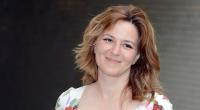 Martina Gedeck spielt Musiklehrerin Clara.