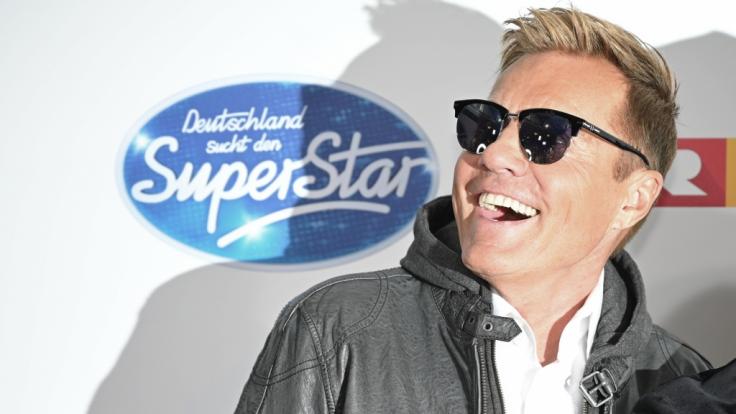 Dieter Bohlen genießt seine Wassermelone.