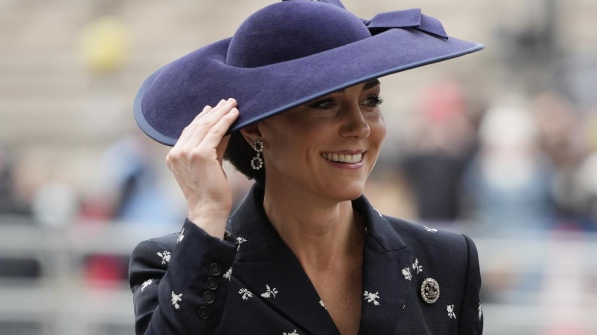 Zum Muttertag gr&uuml;&szlig;te Prinzessin Kate von Wales ausnahmsweise nicht in Designer-Klamotten, sondern beim ausgelassenen Herumtoben mit ihrem Nachwuchs. (Foto)