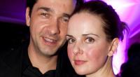 Andreas Elsholz ist mit Denise Zich verheiratet.