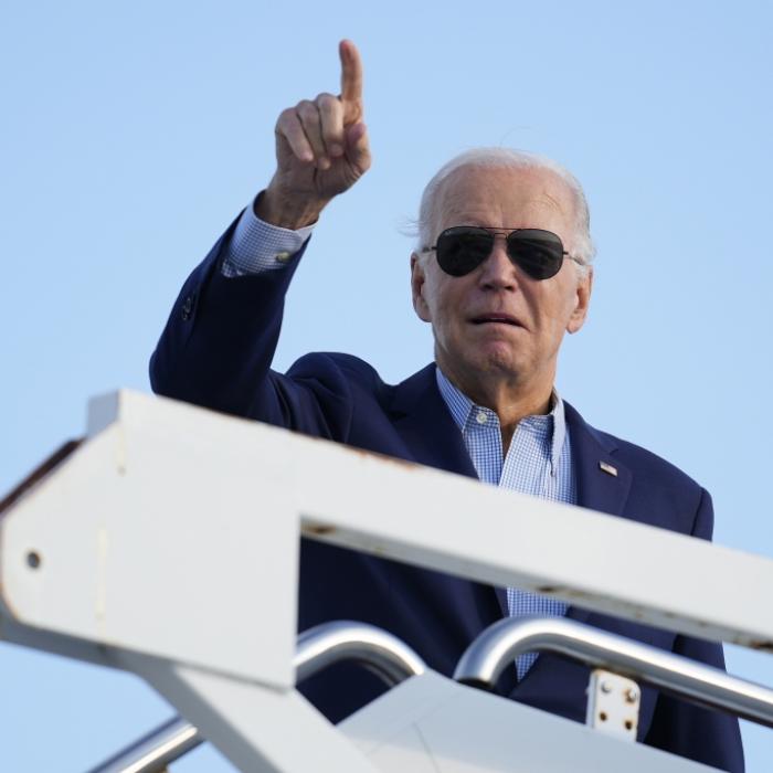 Irre Verschwörungstheorie: Biden fremdgesteuert - von IHNEN!