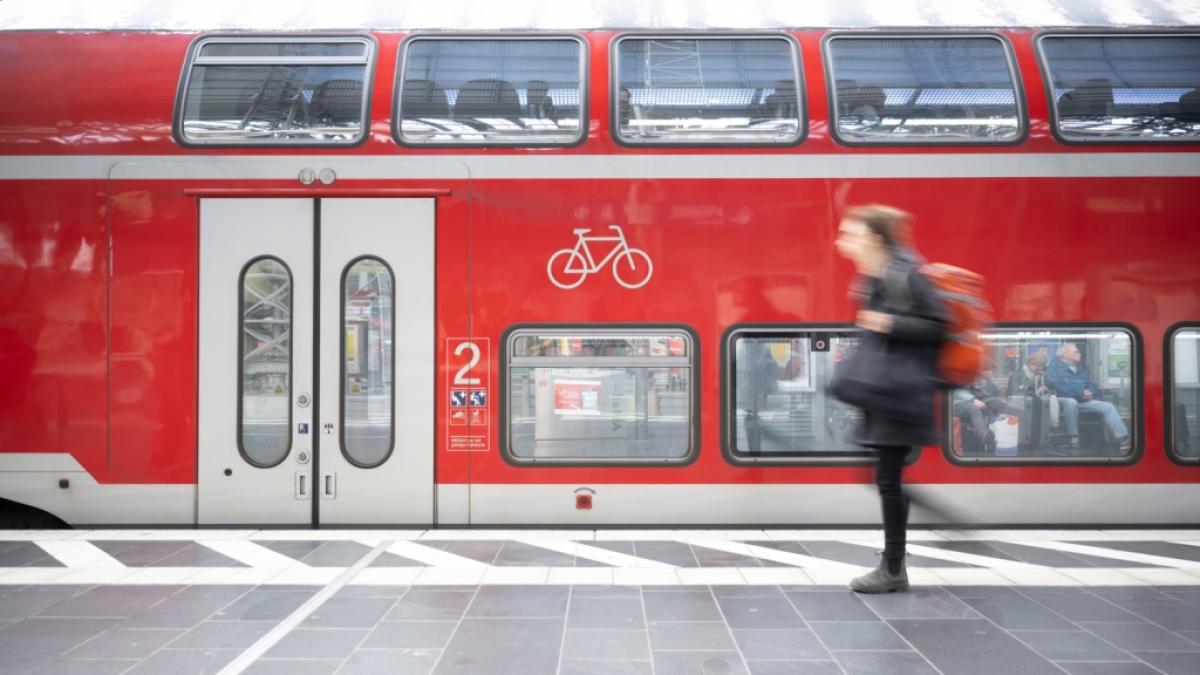 Wer das Deutschlandticket ab Januar 2025 nutzen m&ouml;chte, muss daf&uuml;r 58 Euro statt bislang 49 Euro pro Monat bezahlen. (Foto)