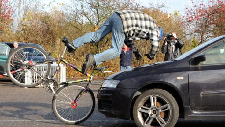 Nicht bei jedem Fahrradunfall müssen Autofahrer für den entstandenen Schaden haften.