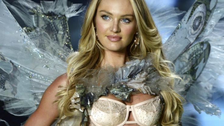 Candice Swanepoel zeigt ihren Fans beim Frühsport ihren nackten Po.