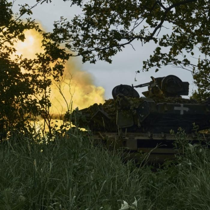 Videos enthüllen Mega-Rückschläge! Haubitze, Raketenwerfer und Panzer explodieren