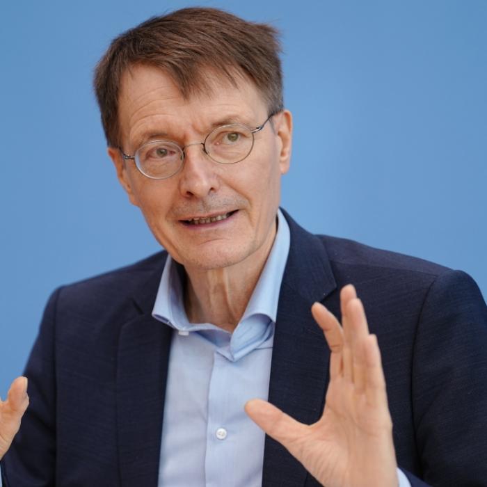 Vor Corona-Gipfel: Karl Lauterbach kündigt neue Omikron-Regeln an!