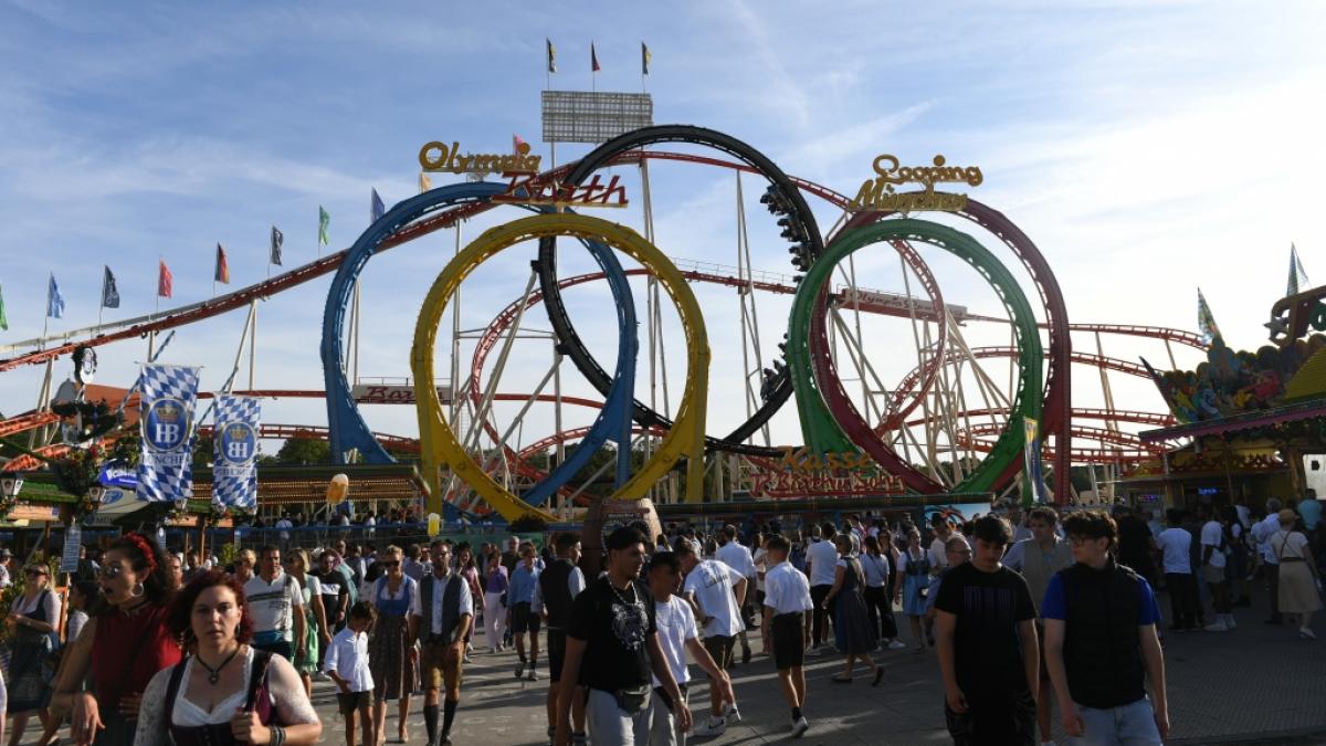 Bei den Aufbauarbeiten zum Oktoberfest 2024 in M&uuml;nchen ist ein 20 Jahre alter Bauarbeiter t&ouml;dlich verletzt worden. (Foto)