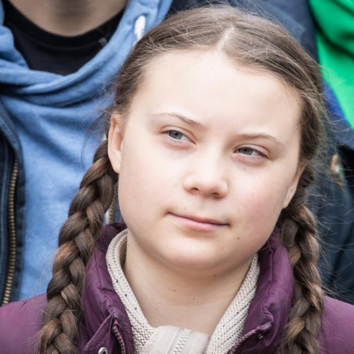 Abgefahrene Theorie! Ist die Klima-Aktivistin echt eine Zeitreisende?