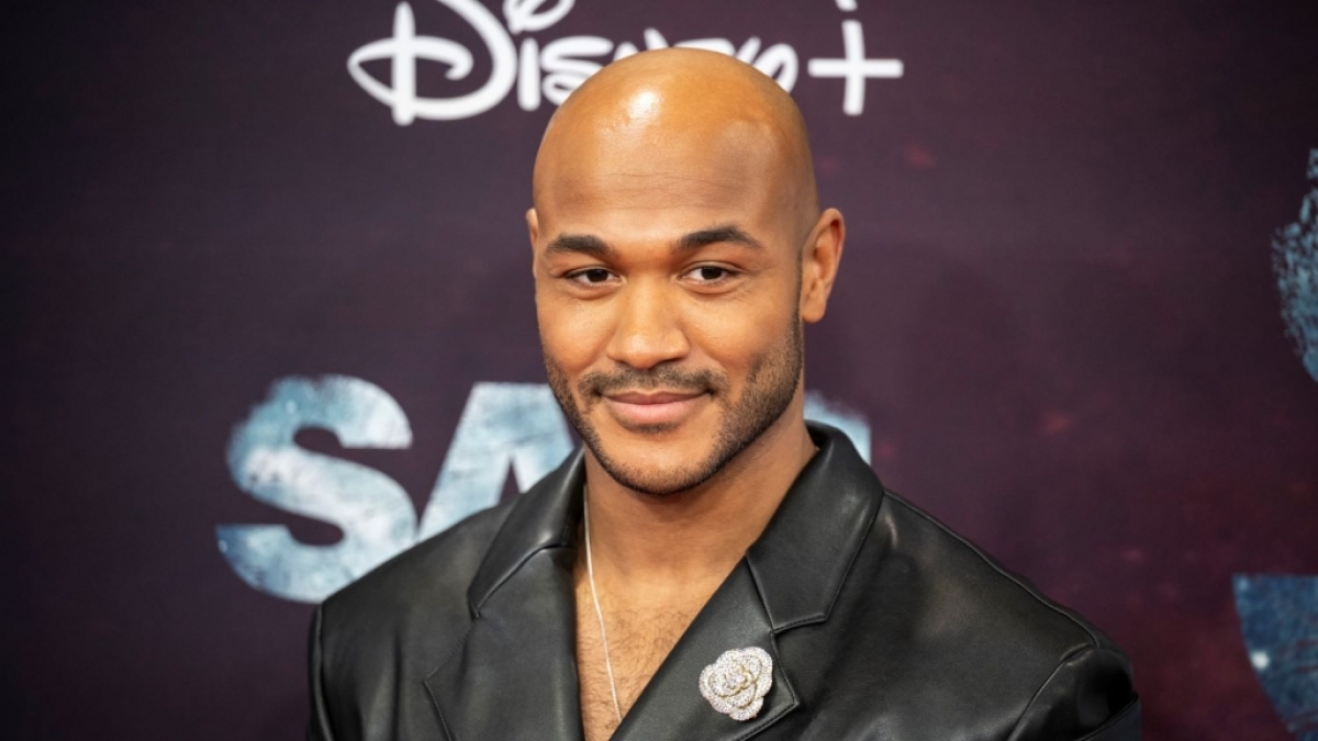 Malick Bauer spielt die Hauptrolle in der Disney+-Serie&nbsp;"Sam, ein Sachse". (Foto)