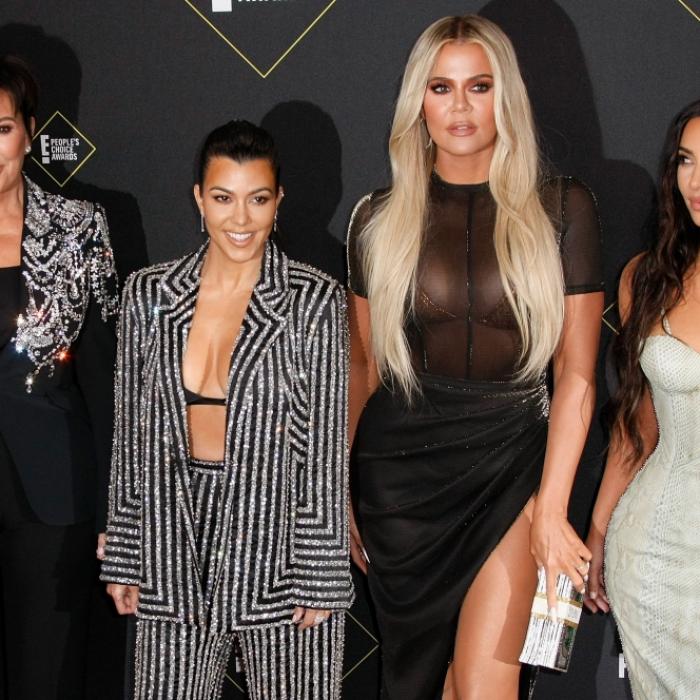 Knackiger Blitzer! Kim Kardashians Schwester bringt sich im Einteiler in POse