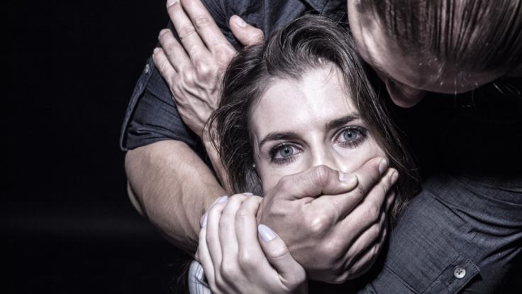 In Mannheim wurde eine 15-Jährige in einem Park vergewaltigt. (Symbolbild)