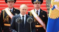 Wladimir Putin (M.) hat heimlich einen Flieger in die USA starten lassen.