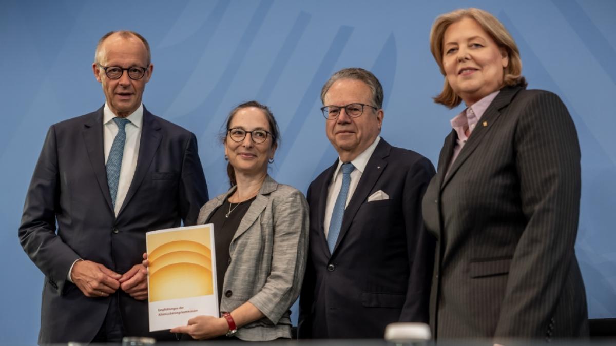 Bundeskanzler Friedrich Merz (CDU) sprach sich f&uuml;r die Umsetzung s&auml;mtlicher Vorschl&auml;ge der Kommission aus. (Foto)