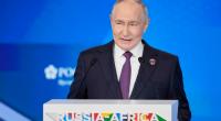 Ein neues Foto, das Wladimir Putin neben einem afrikanischen Staatschef zeigt, sorgt für Spott in den sozialen Medien.