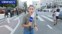 Mitten in einer Live-Schalte aus L.A. wird Reporterin Lauren Tomasi von einem Gimmigeschoss getroffen. 