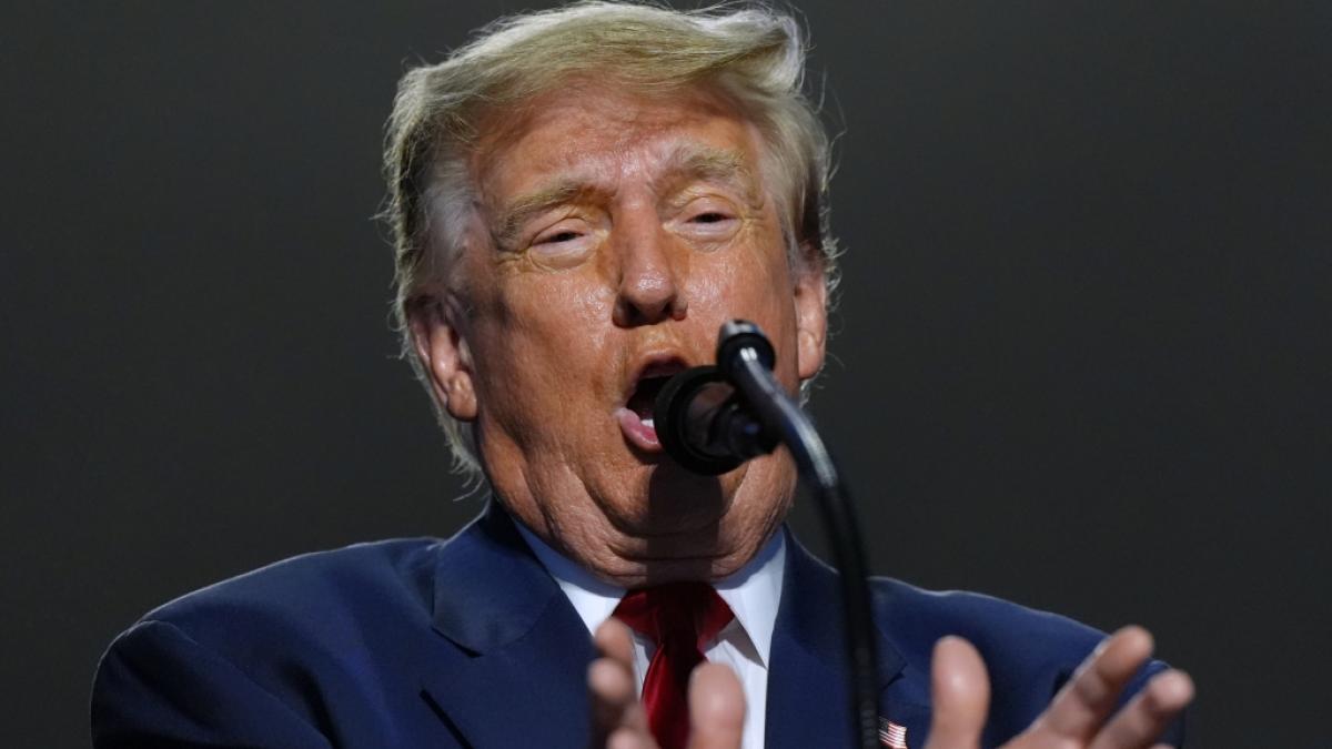 Donald Trumps &ouml;ffentliche Auftritte wie hier im September 2026 beim Republikaner-Parteitag in Texas lassen bei Beobachtern die Alarmglocken schrillen. (Foto)