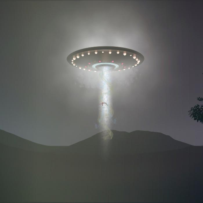 Gestochen scharf! Zeigt DIESER Clip ein fliegendes Raumschiff vor dem Mond?
