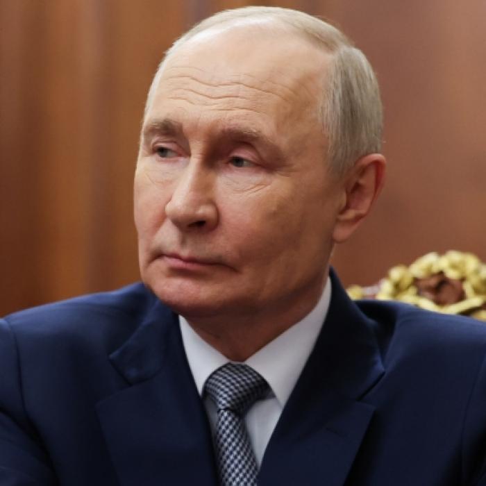 Putin-Luftabwehr versagt - Öl-Raffinerie brennt lichterloh