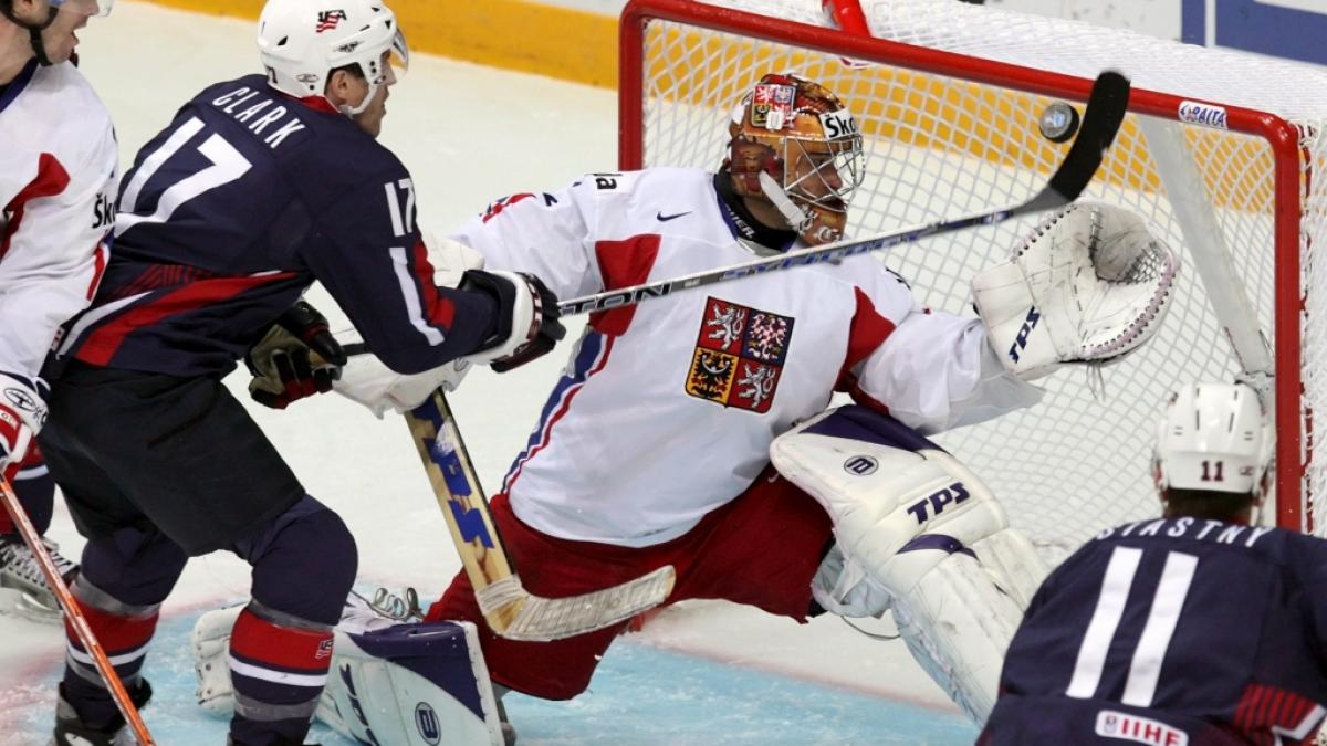 Der fr&uuml;here tschechische Eishockey-Nationaltorwart Roman Cechmanek, hier bei einem WM-Spiel 2007, ist im Alter von nur 52 Jahren gestorben. (Foto)