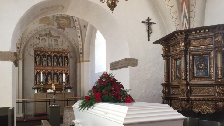 Auf dem Weg zu seiner eigenen Beerdigung ist der 17-jährige Kumar Marewad im wahrsten Sinne des Wortes von den Toten auferstanden (Symbolbild).