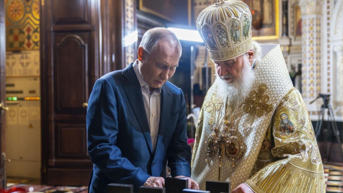 Putin und Patriarch Kirill am 7. Januar in der Christ-Erl&ouml;ser-Kathedrale. (Foto)