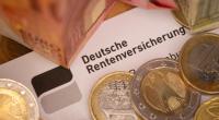 Viele Rentner müssen ihr Erspartes ausgeben, um finanzielle Lücken zu füllen.