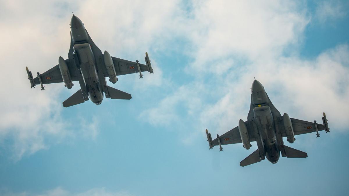 Nur wenige hundert Meter trennten eine mit Sprengstoff beladene Seedrohne von einer Gasplattform, auf der Hunderte Menschen arbeiteten &ndash; dann feuerte ein rum&auml;nischer F-16-Pilot seine Bordkanone ab. Bukarest macht Russland verantwortlich. (Foto)