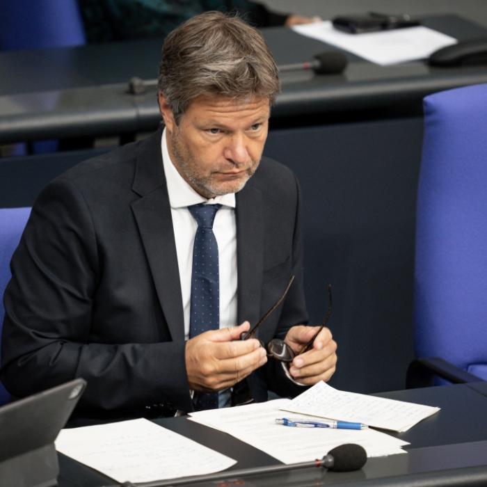 Sabotage-Vorwürfe! Bummelt der Wirtschaftsminister absichtlich?