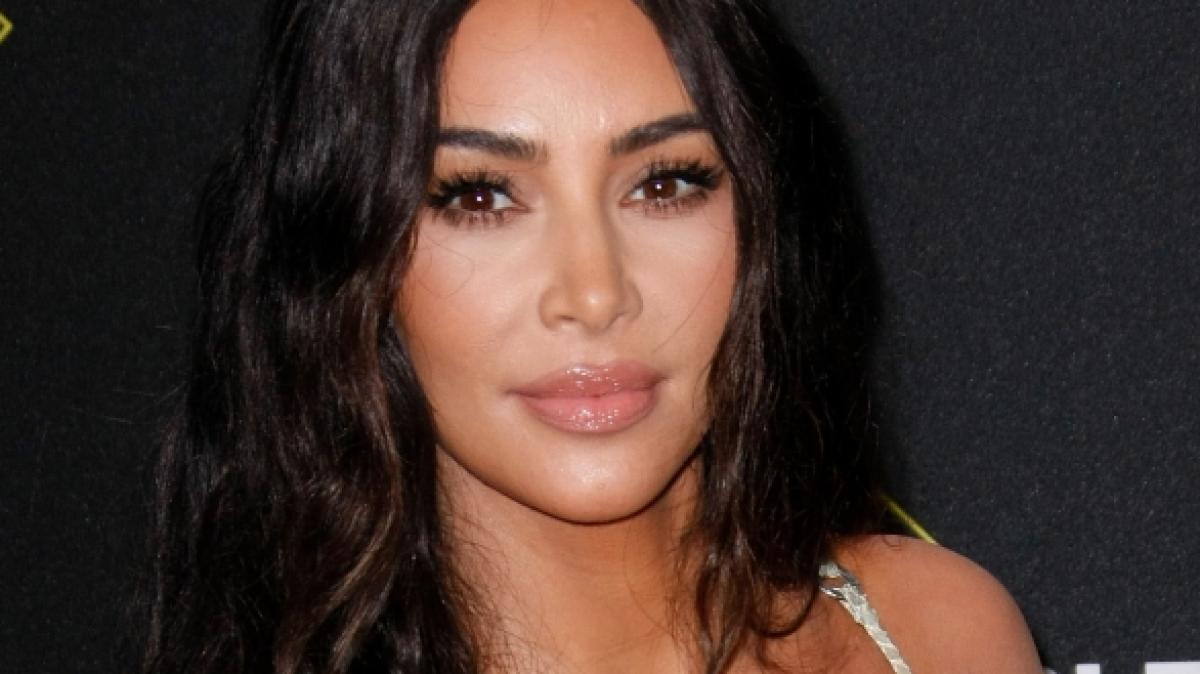 Kim Kardashian ist pl&ouml;tzlich ganz scheu. (Foto)