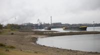 Am 15.11.2021 war im Hafen im Stadtteil Niehl die Leiche einer 24-Jährigen gefunden worden. Tags darauf haben Spaziergänger dann den leblosen Körper des vierjährigen Sohnes im Stadtteil Worringen an Land gezogen.