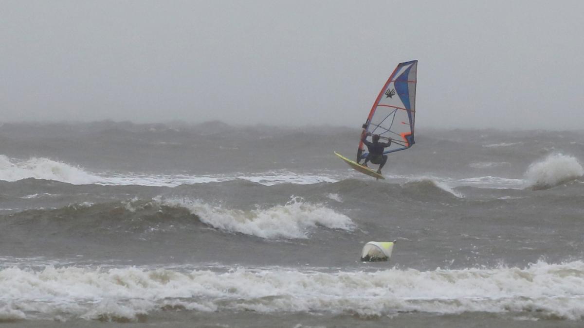 In der Nordsee kamen mindestens vier Surfer ums Leben. (Foto)