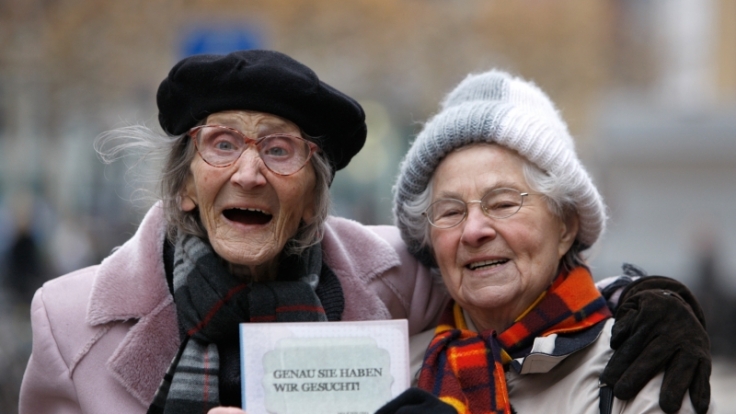 Seniorinnen werben fürs Ehrenamt.