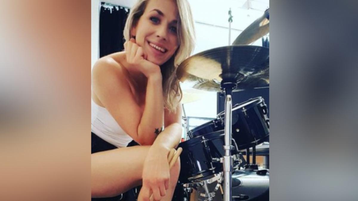 Schauspielerin Marija Kovčo rockt auch gerne am Schlagzeug. (Foto)