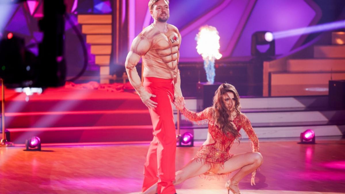 Mit seinem Cha Cha Cha sorgte Bastian Bielendorfer bei den "Let's Dance"-Fans f&uuml;r Lachkr&auml;mpfe - die Fachjury hatte f&uuml;r den Tanz nur magere sieben Punkte &uuml;brig. (Foto)