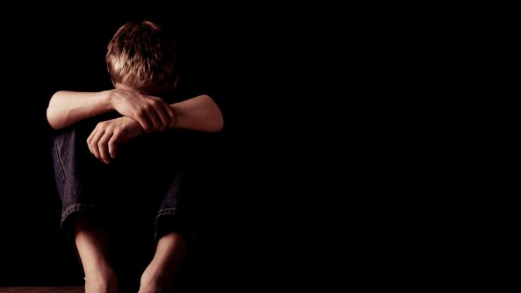 Die Mutter missbrauchte den Freund ihres Sohnes.