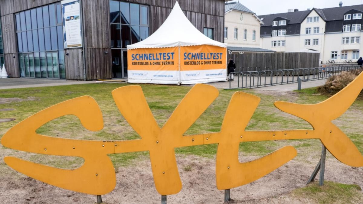 Der Corona-Ausbruch nach einer Party auf Sylt besch&auml;ftigt nun auch die Polizei. (Foto)