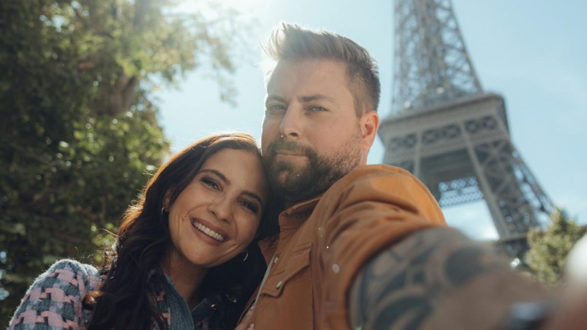 Chryssanthi Kavazi und Felix von Jascheroff w&auml;hrend der GZSZ-Dreharbeiten in Paris. (Foto)
