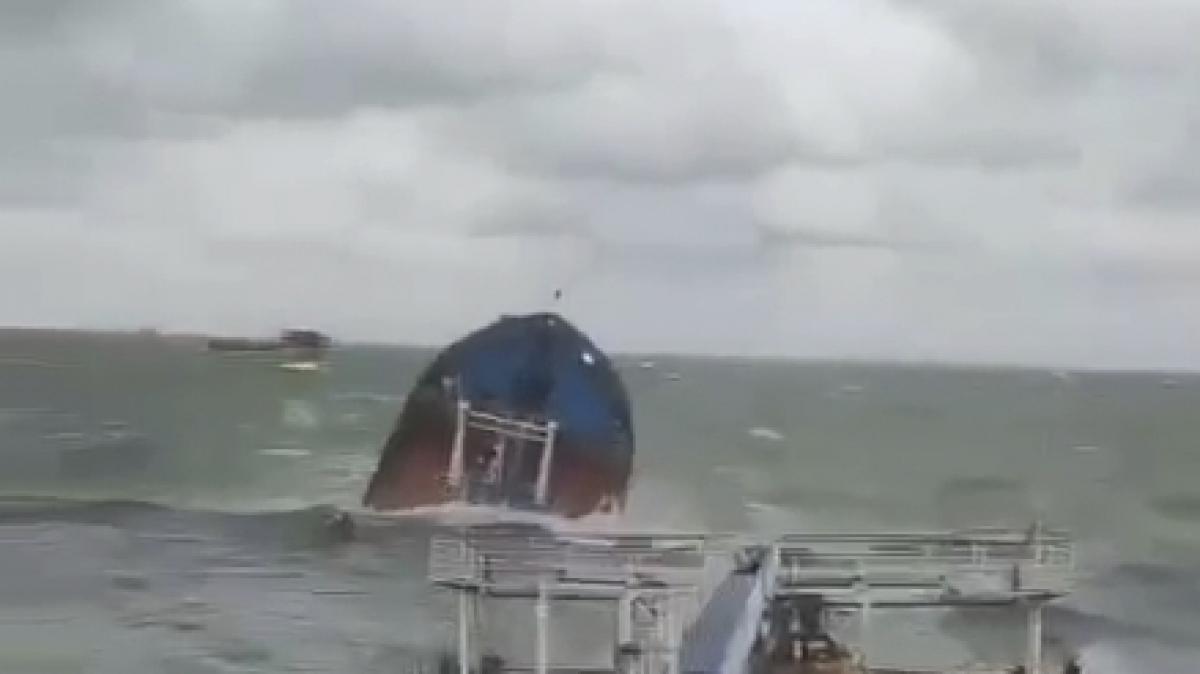 Im Schwarzen Meer sind zwei russische Tanker in Seenot geraten. (Foto)
