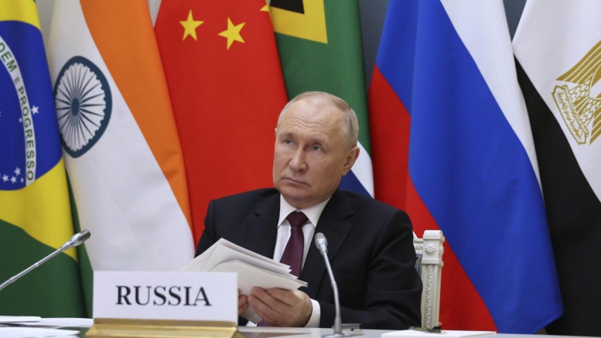 Wladimir Putin k&ouml;nnte die Welt mit einem Sieg in der Ukraine laut Experten ins Verderben st&uuml;rzen. (Foto)